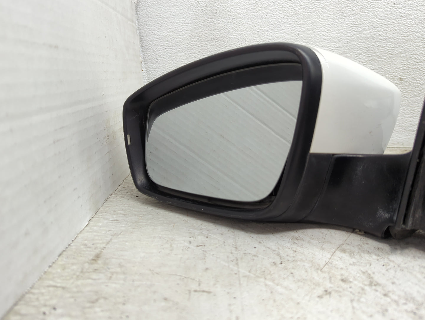 2011-2016 Volkswagen Jetta Driver Side View Mirror - Left Door Mirror OEM Used - Oemusedautoparts1.com