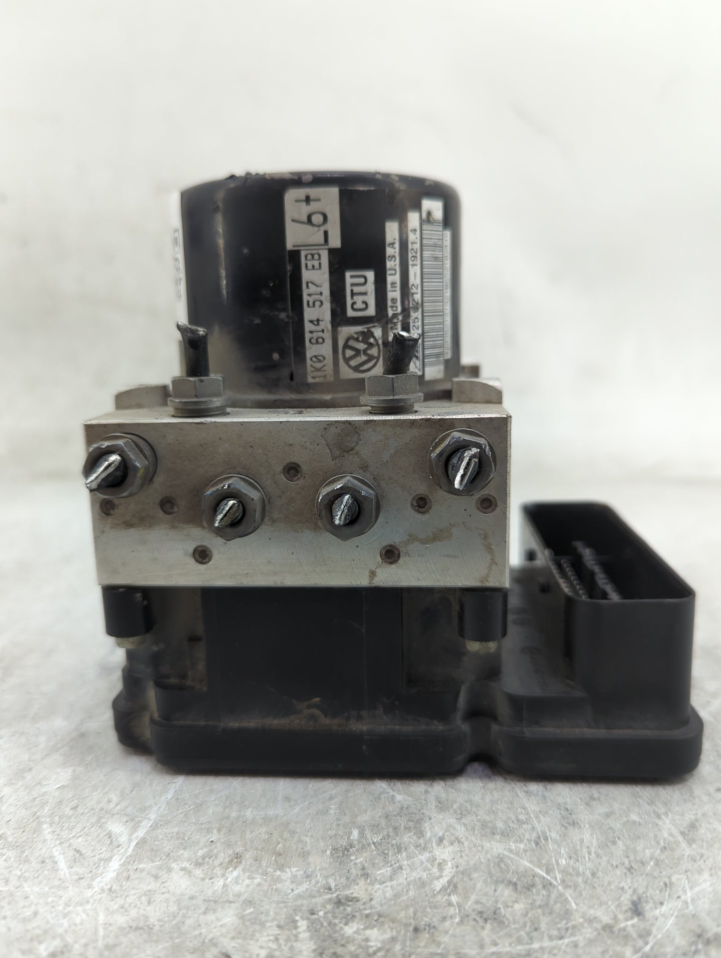 2012-2014 Volkswagen Jetta ABS Pump Control Module Replacement P/N:1K0 614 517 EB Fits Fits 2012 2013 2014 2015 OEM Used Aut