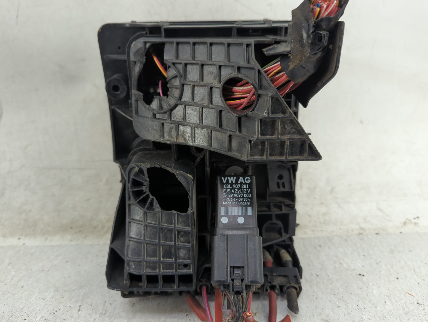 2010-2014 Volkswagen Jetta Fusebox Fuse Box Panel Relay Module P/N:03L 907 281 Fits OEM Used Auto Parts - Oemusedautoparts1.