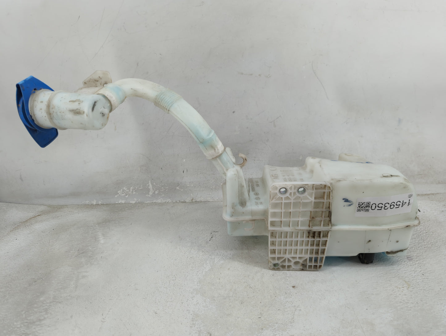 2011-2018 Volkswagen Jetta Windshield Washer Fluid Reservoir Bottle Oem 1459350 - Oemusedautoparts1.com