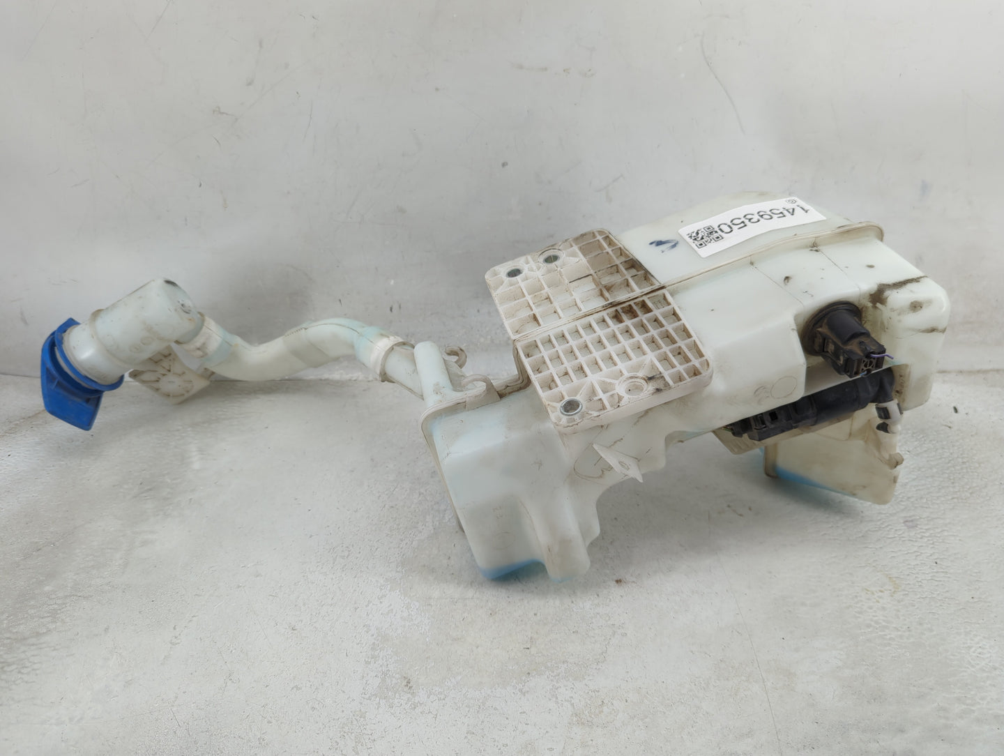 2011-2018 Volkswagen Jetta Windshield Washer Fluid Reservoir Bottle Oem 1459350 - Oemusedautoparts1.com
