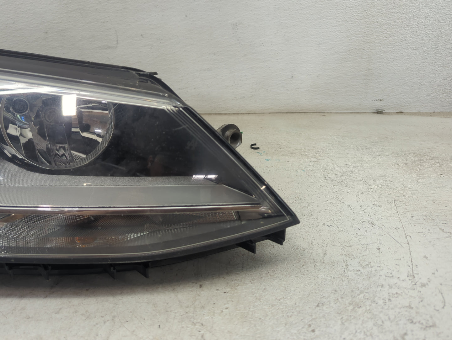 Volkswagen Jetta Passenger Right Oem Head Light Headlight Lamp 1479096 - Oemusedautoparts1.com