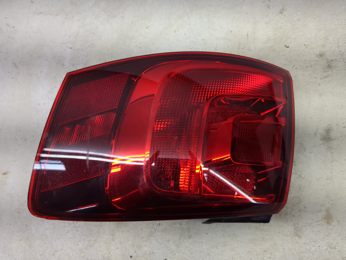 2012-2014 Volkswagen Jetta Tail Light Assembly Passenger Right OEM P/N:5C6945096B F00HTV4026 Fits Fits 2012 2013 2014 OEM Us