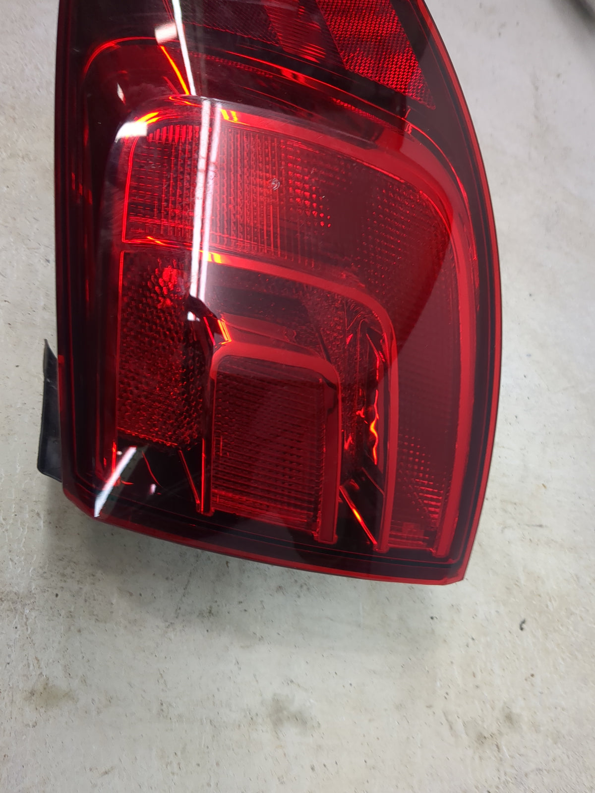 2012-2014 Volkswagen Jetta Tail Light Assembly Passenger Right OEM P/N:5C6945096B F00HTV4026 Fits Fits 2012 2013 2014 OEM Us