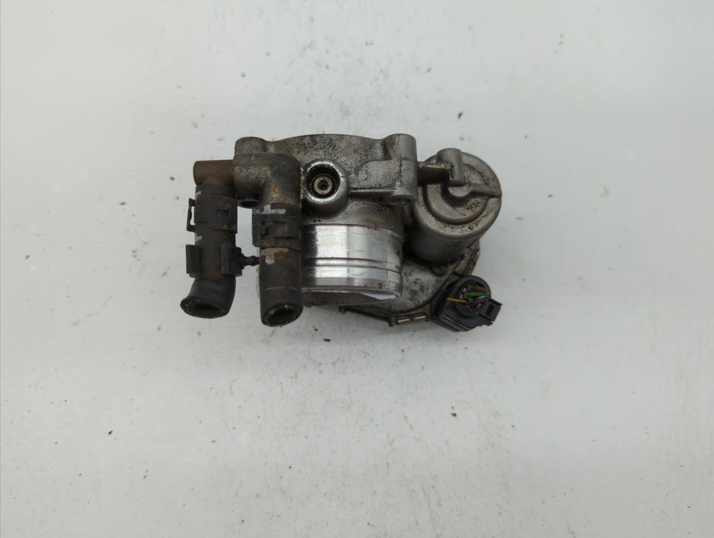 2011-2016 Volkswagen Jetta Throttle Body P/N:06G 133 062J Fits Fits 2011 2012 2013 2014 2015 2016 OEM Used Auto Parts - Oemu