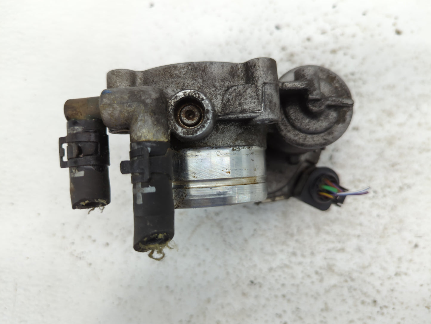 2011-2016 Volkswagen Jetta Throttle Body P/N:06G 133 062J Fits Fits 2011 2012 2013 2014 2015 2016 OEM Used Auto Parts - Oemu