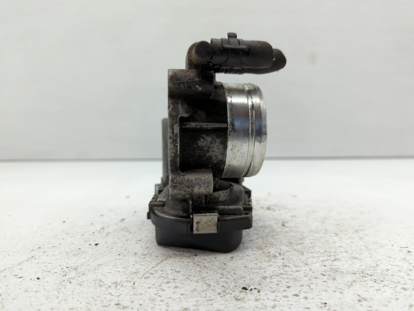 2011-2016 Volkswagen Jetta Throttle Body P/N:06G 133 062J Fits Fits 2011 2012 2013 2014 2015 2016 OEM Used Auto Parts - Oemu