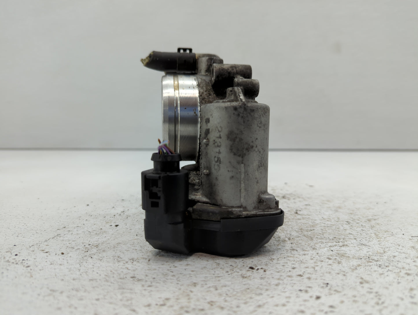 2011-2016 Volkswagen Jetta Throttle Body P/N:06G 133 062J Fits Fits 2011 2012 2013 2014 2015 2016 OEM Used Auto Parts - Oemu
