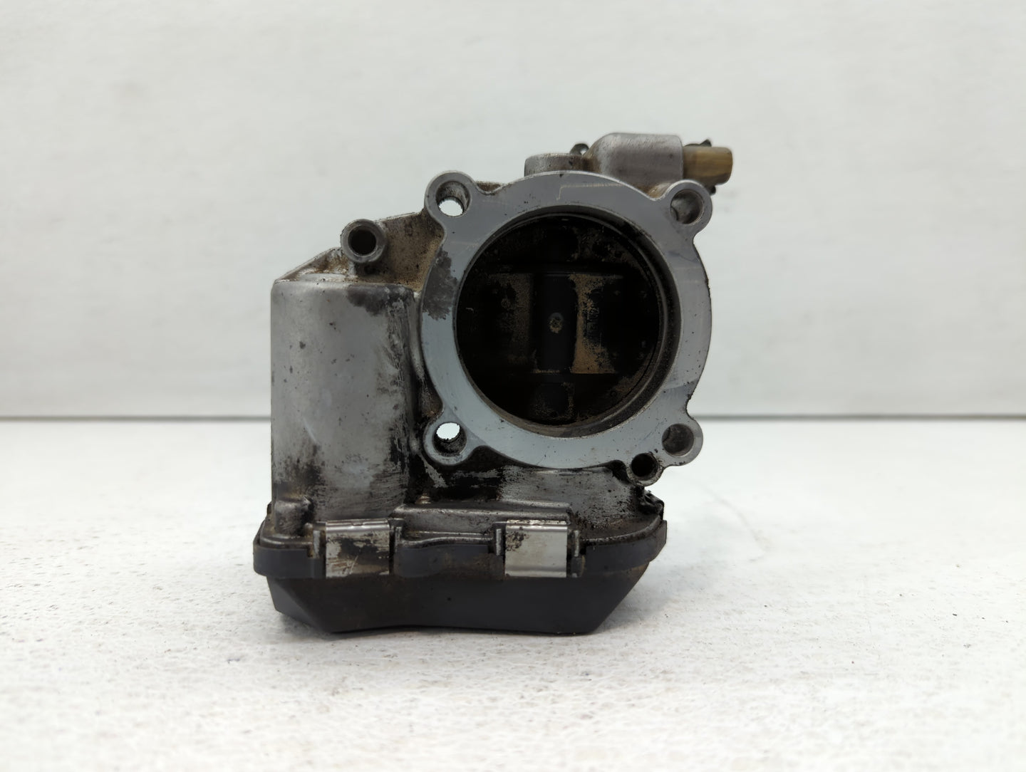 2011-2016 Volkswagen Jetta Throttle Body P/N:06G 133 062J Fits Fits 2011 2012 2013 2014 2015 2016 OEM Used Auto Parts - Oemu