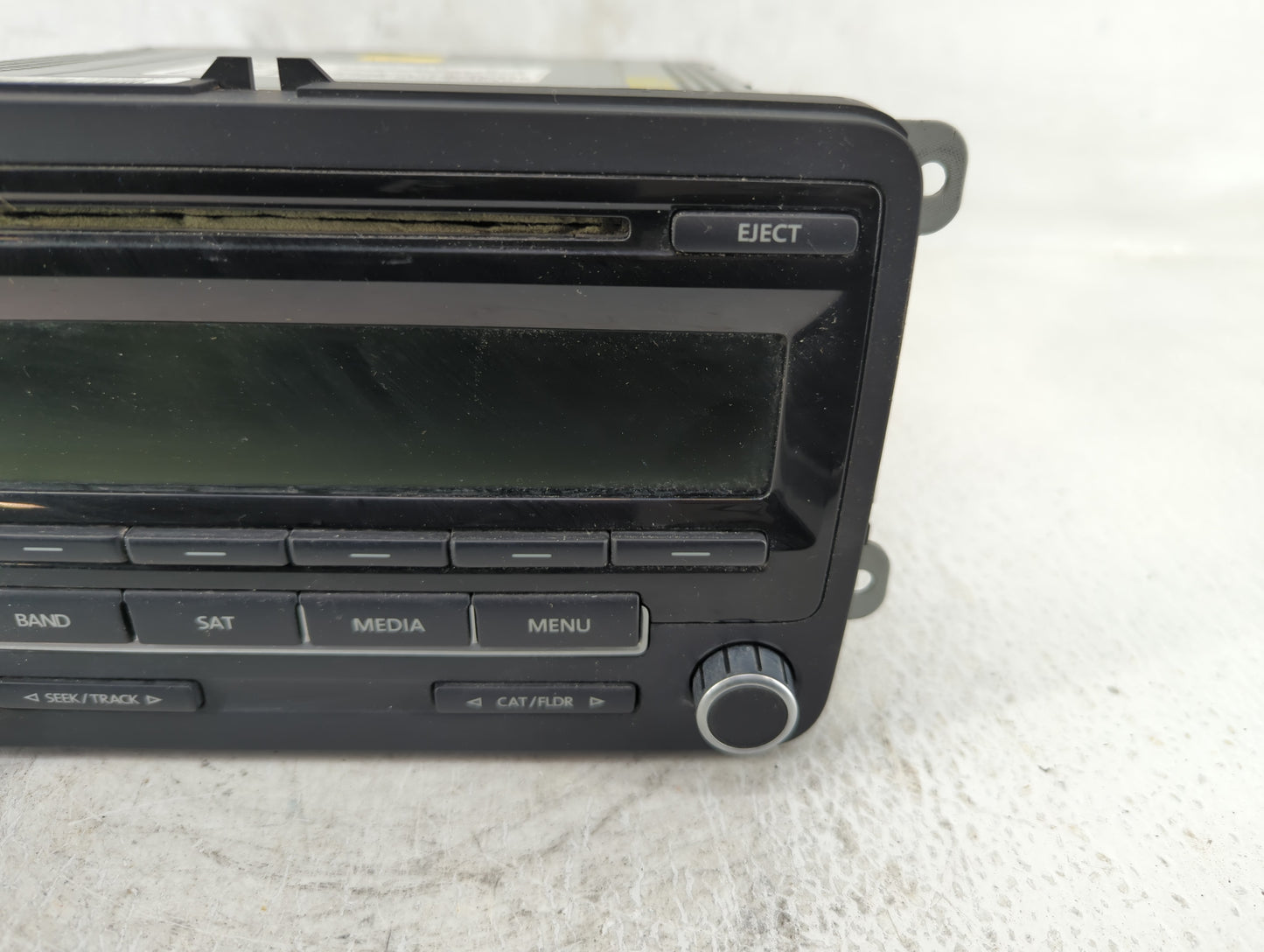 2011-2014 Volkswagen Jetta Am Fm Cd Player Radio Receiver - Oemusedautoparts1.com