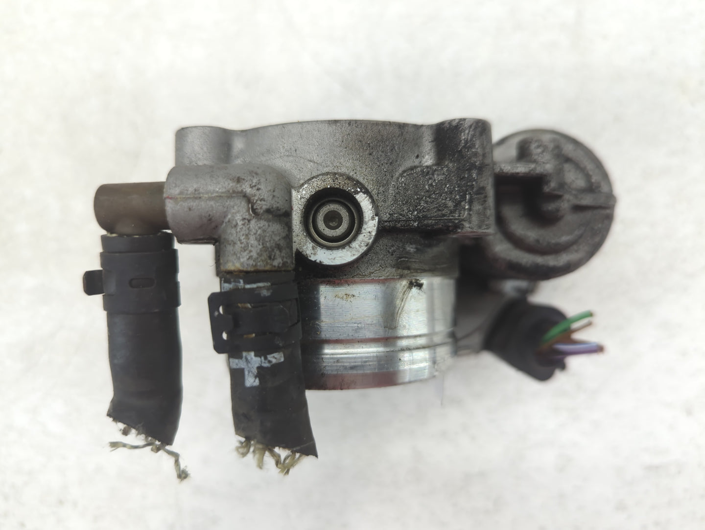 2011-2016 Volkswagen Jetta Throttle Body P/N:06G 133 062 J Fits Fits 2011 2012 2013 2014 2015 2016 OEM Used Auto Parts - Oem