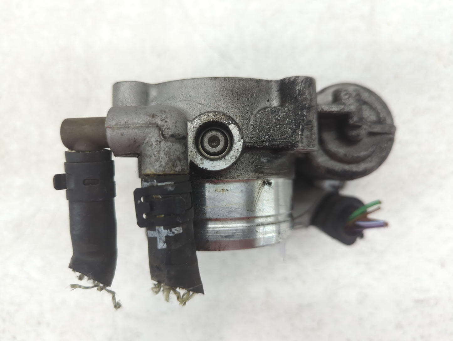 2011-2016 Volkswagen Jetta Throttle Body P/N:06G 133 062 J Fits Fits 2011 2012 2013 2014 2015 2016 OEM Used Auto Parts - Oem