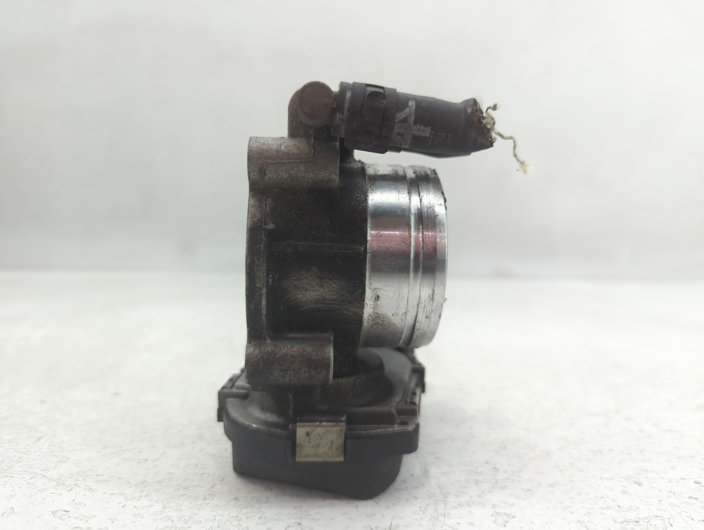 2011-2016 Volkswagen Jetta Throttle Body P/N:06G 133 062 J Fits Fits 2011 2012 2013 2014 2015 2016 OEM Used Auto Parts - Oem