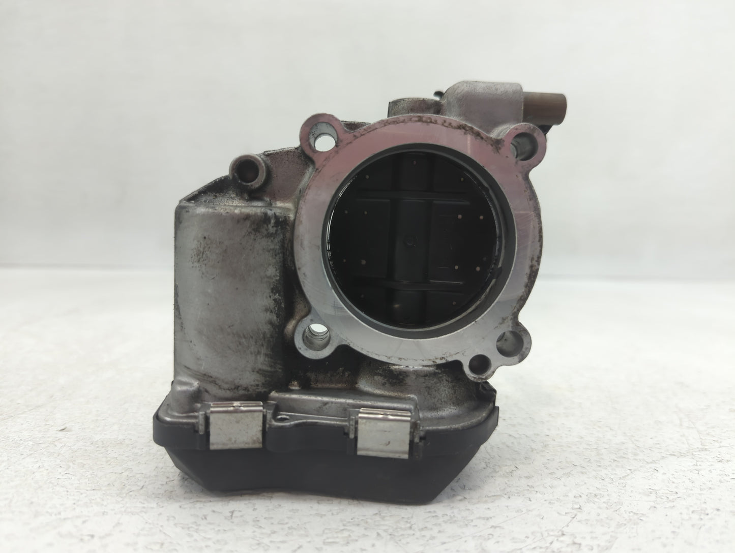 2011-2016 Volkswagen Jetta Throttle Body P/N:06G 133 062 J Fits Fits 2011 2012 2013 2014 2015 2016 OEM Used Auto Parts - Oem