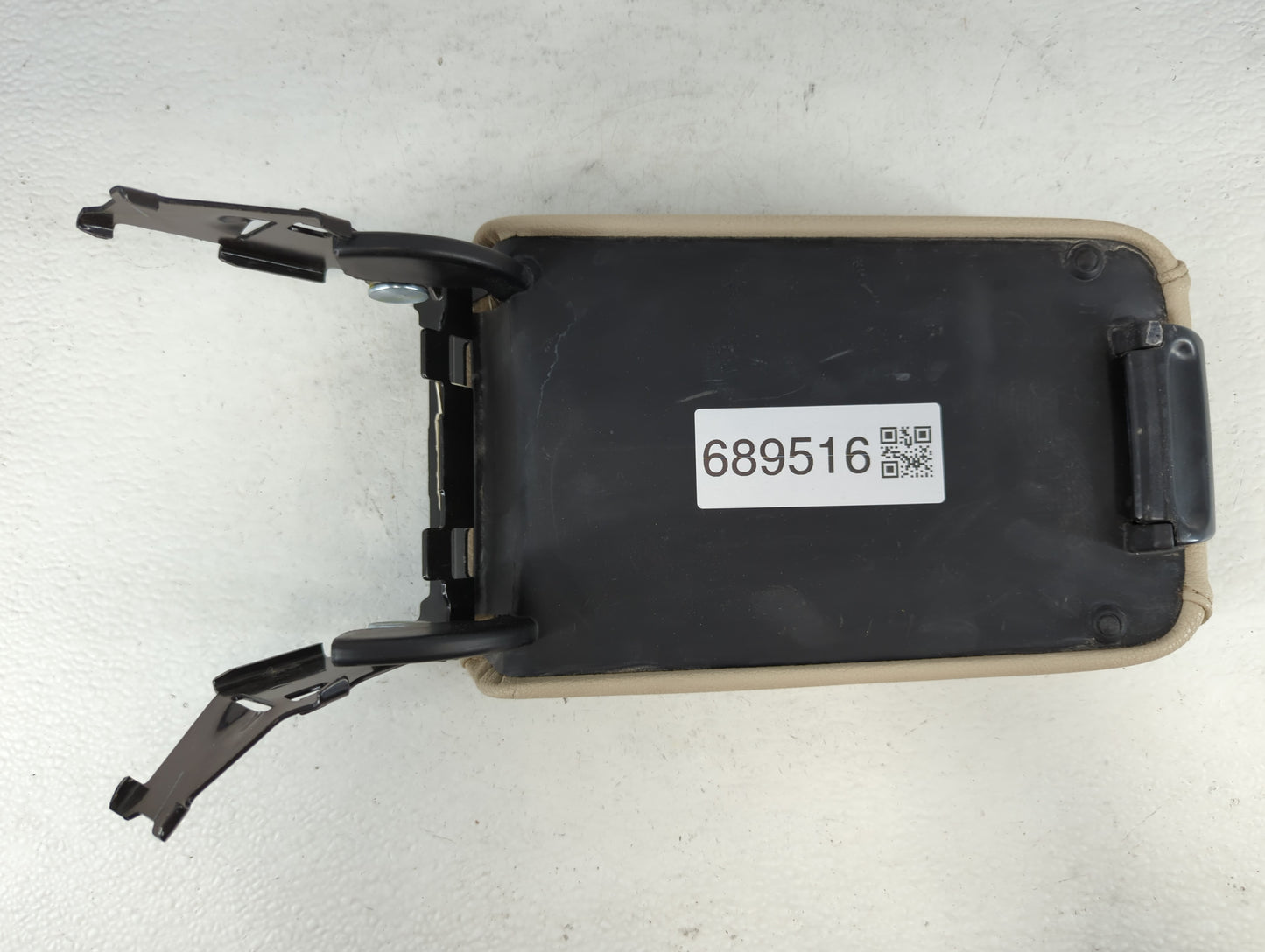2012 Volkswagen Jetta Center Console Armrest Cover Lid Beige - Oemusedautoparts1.com