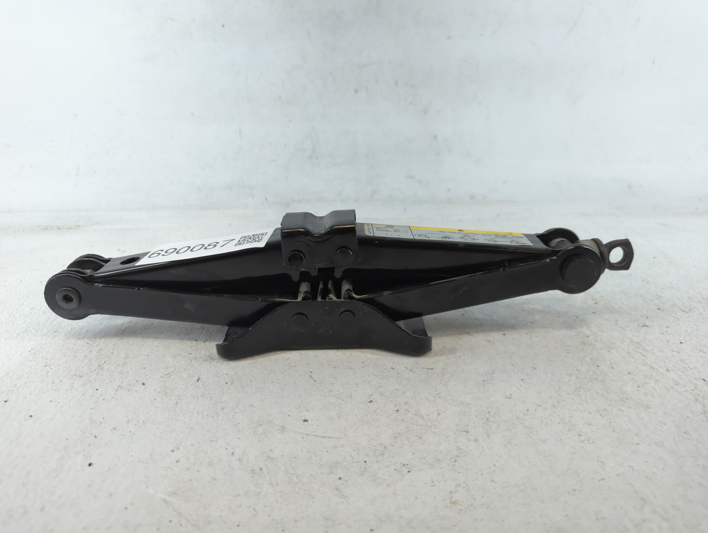 2012 Volkswagen Jetta Spare Scissor Car Jack - Oemusedautoparts1.com