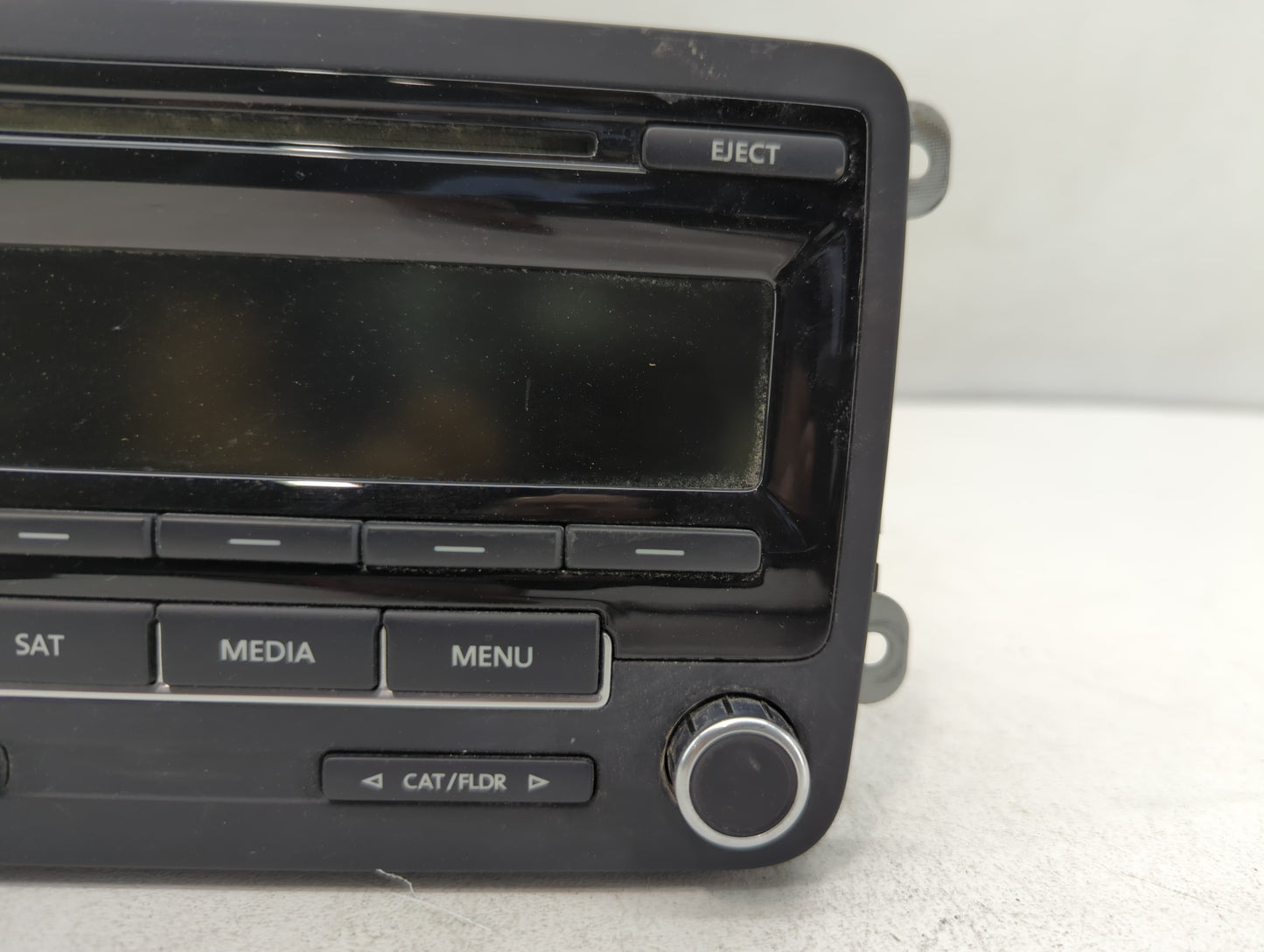 2011-2014 Volkswagen Jetta Am Fm Cd Player Radio Receiver - Oemusedautoparts1.com