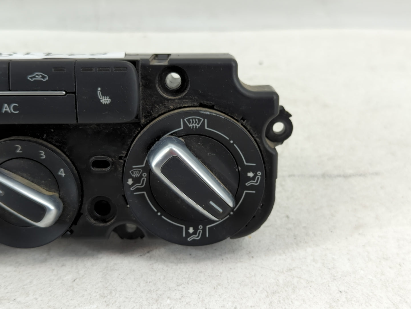 2011-2014 Volkswagen Jetta Climate Control Module Temperature AC/Heater Replacement P/N:5C0820047 AQ 0102 Fits OEM Used Auto