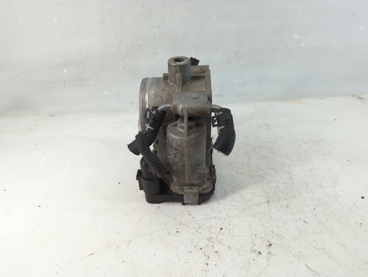 2012-2014 Volkswagen Passat Throttle Body Fits Fits 2012 2013 2014 OEM Used Auto Parts - Oemusedautoparts1.com
