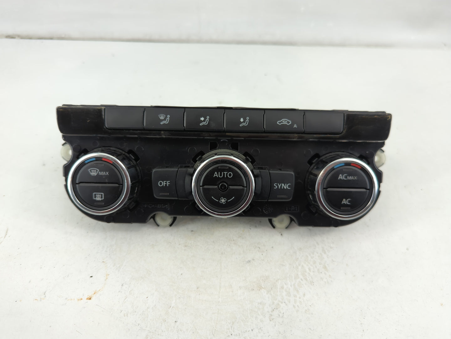 2012 Volkswagen Passat Climate Control Module Temperature AC/Heater Replacement P/N:561 907 044L IKY Fits OEM Used Auto Part