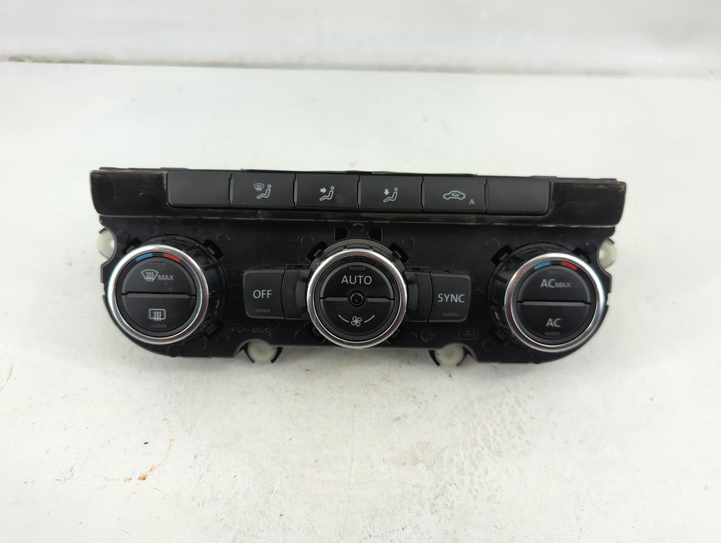 2012 Volkswagen Passat Climate Control Module Temperature AC/Heater Replacement P/N:561 907 044L IKY Fits OEM Used Auto Part