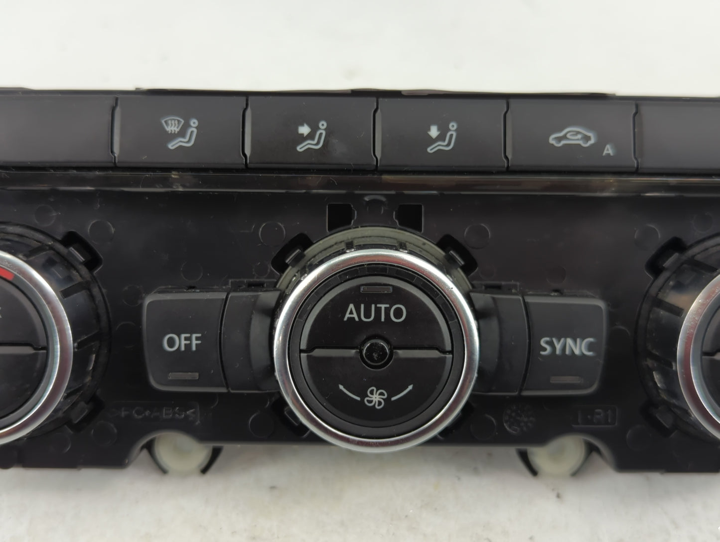 2012 Volkswagen Passat Climate Control Module Temperature AC/Heater Replacement P/N:561 907 044L IKY Fits OEM Used Auto Part