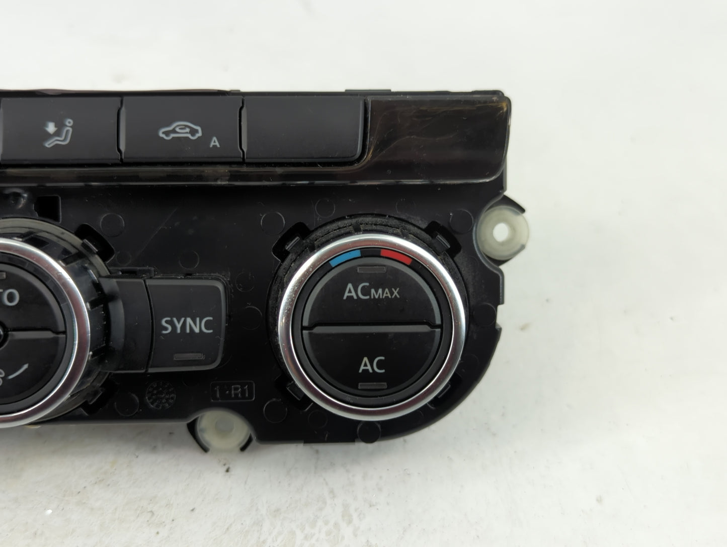 2012 Volkswagen Passat Climate Control Module Temperature AC/Heater Replacement P/N:561 907 044L IKY Fits OEM Used Auto Part