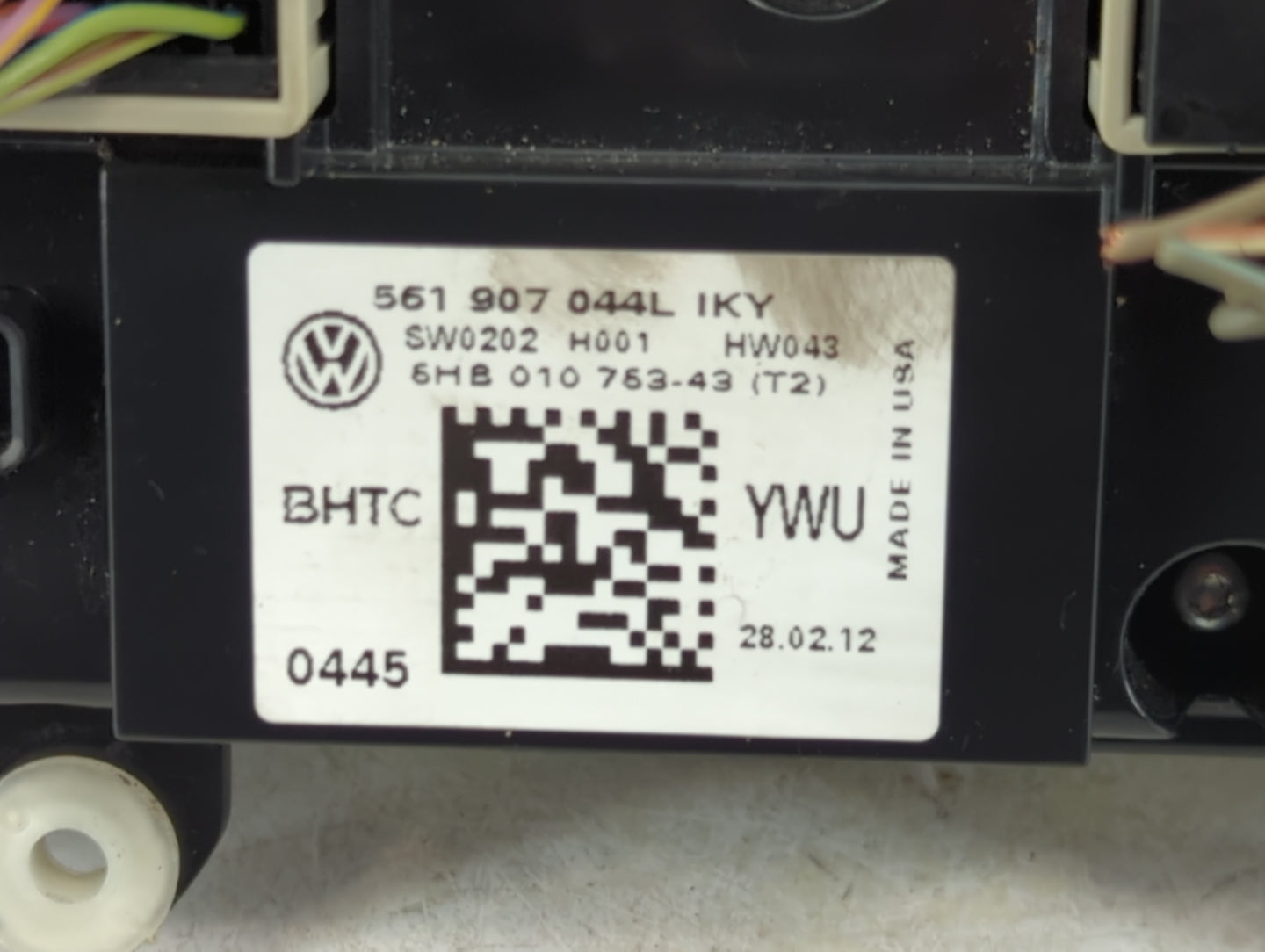 2012 Volkswagen Passat Climate Control Module Temperature AC/Heater Replacement P/N:561 907 044L IKY Fits OEM Used Auto Part
