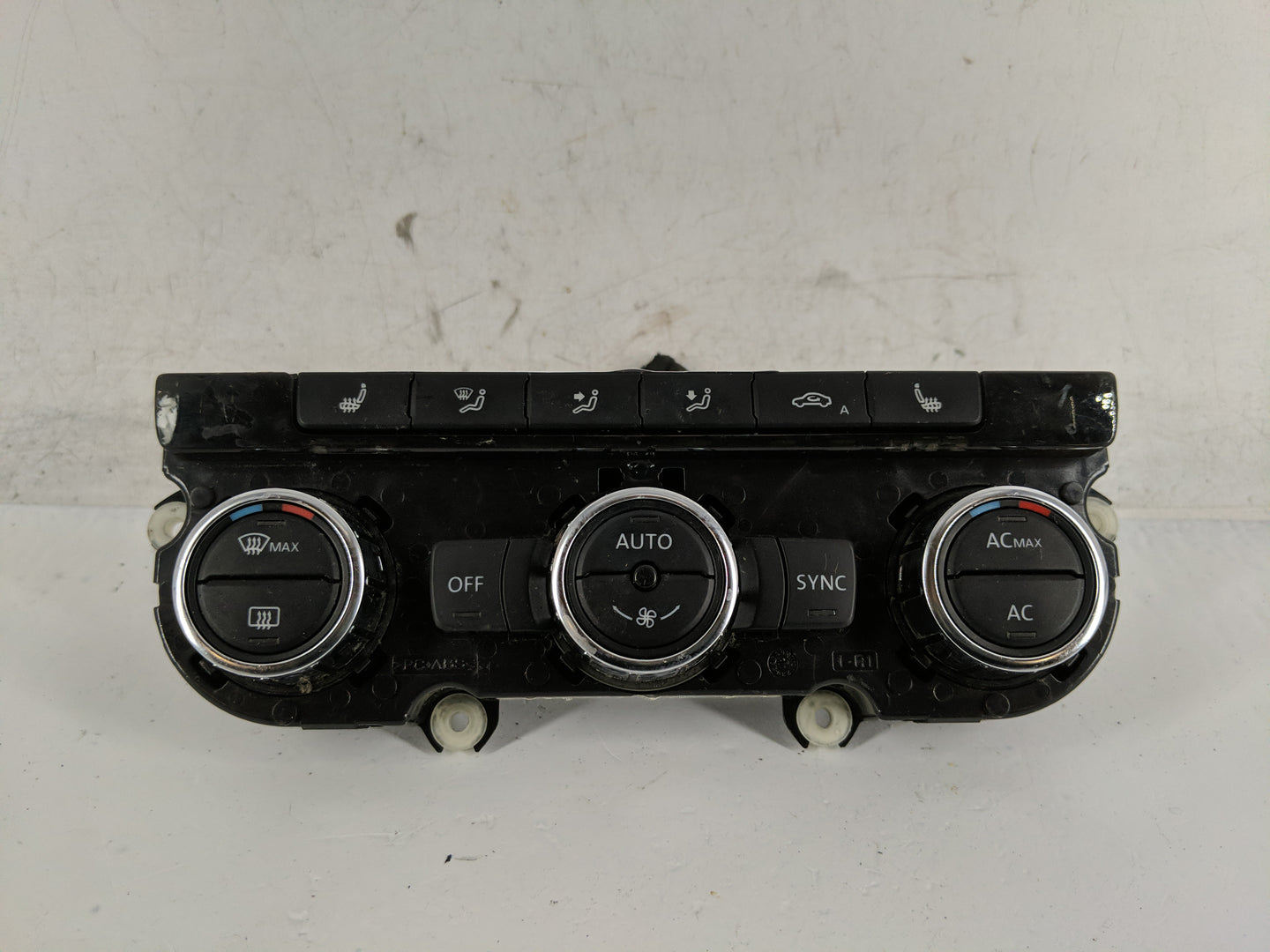 2012 Volkswagen Passat Climate Control Module Temperature AC/Heater Replacement P/N:561 907 044H 1KY Fits OEM Used Auto Part