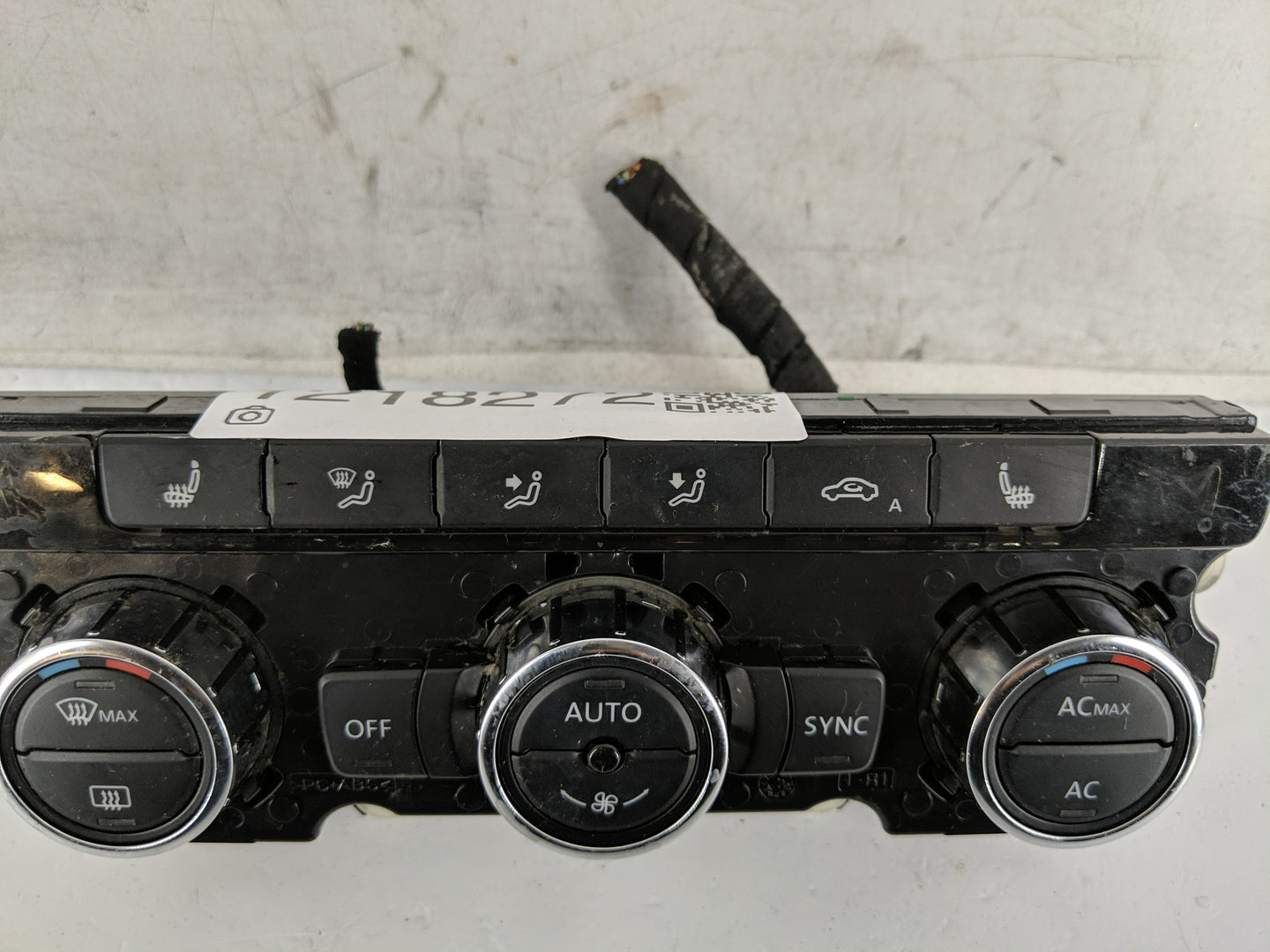 2012 Volkswagen Passat Climate Control Module Temperature AC/Heater Replacement P/N:561 907 044H 1KY Fits OEM Used Auto Part