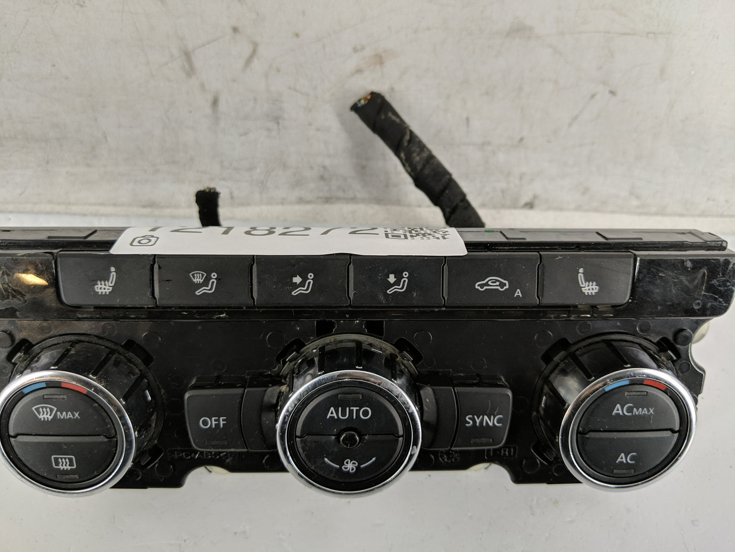 2012 Volkswagen Passat Climate Control Module Temperature AC/Heater Replacement P/N:561 907 044H 1KY Fits OEM Used Auto Part