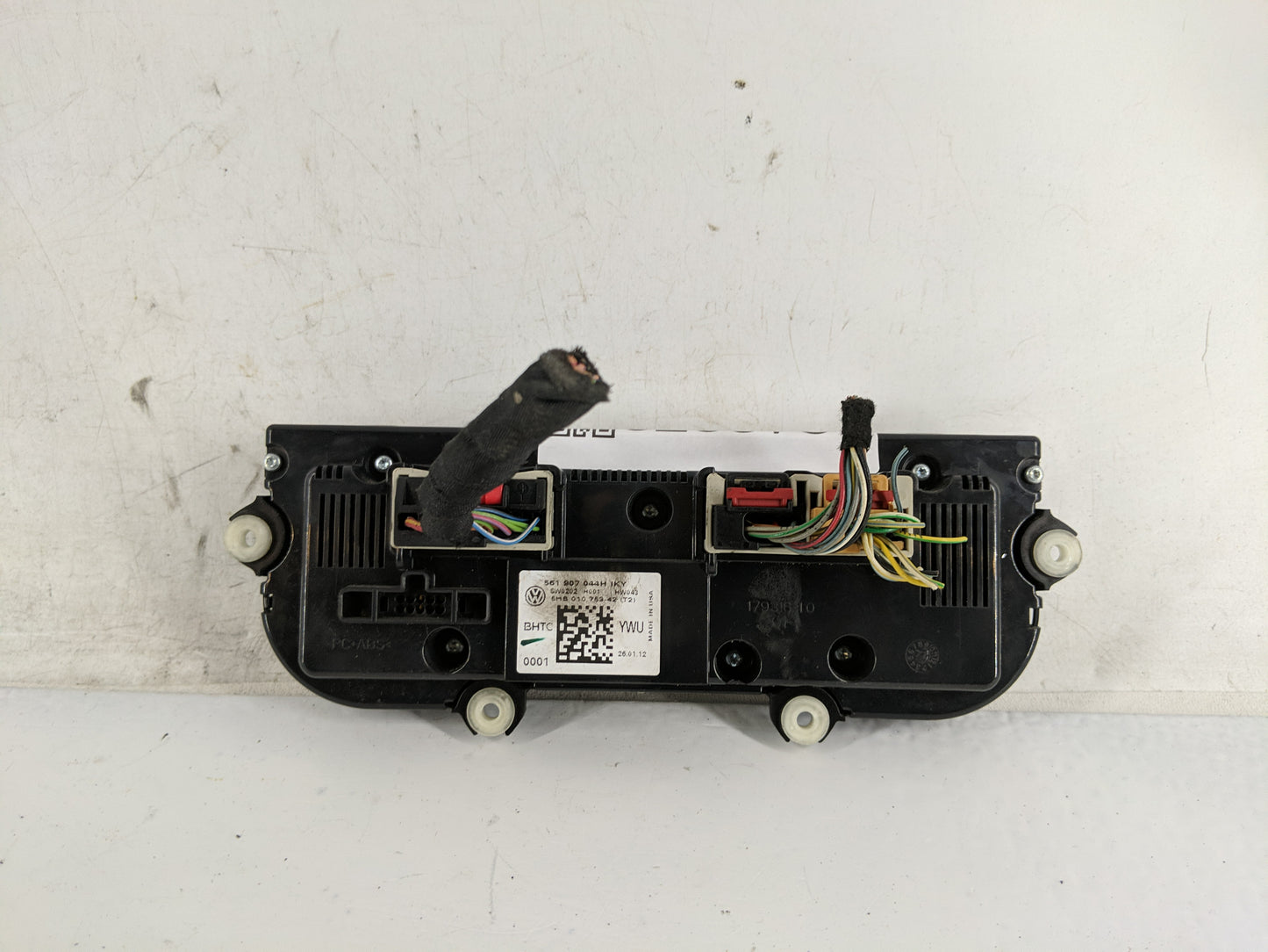 2012 Volkswagen Passat Climate Control Module Temperature AC/Heater Replacement P/N:561 907 044H 1KY Fits OEM Used Auto Part