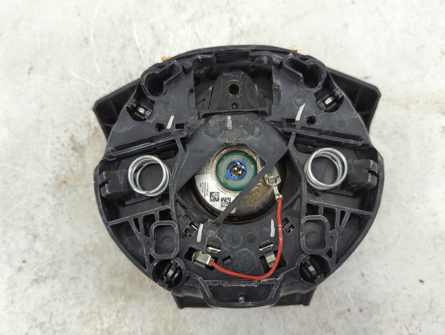 2012-2015 Volkswagen Passat Air Bag Driver Left Steering Wheel Mounted - Oemusedautoparts1.com