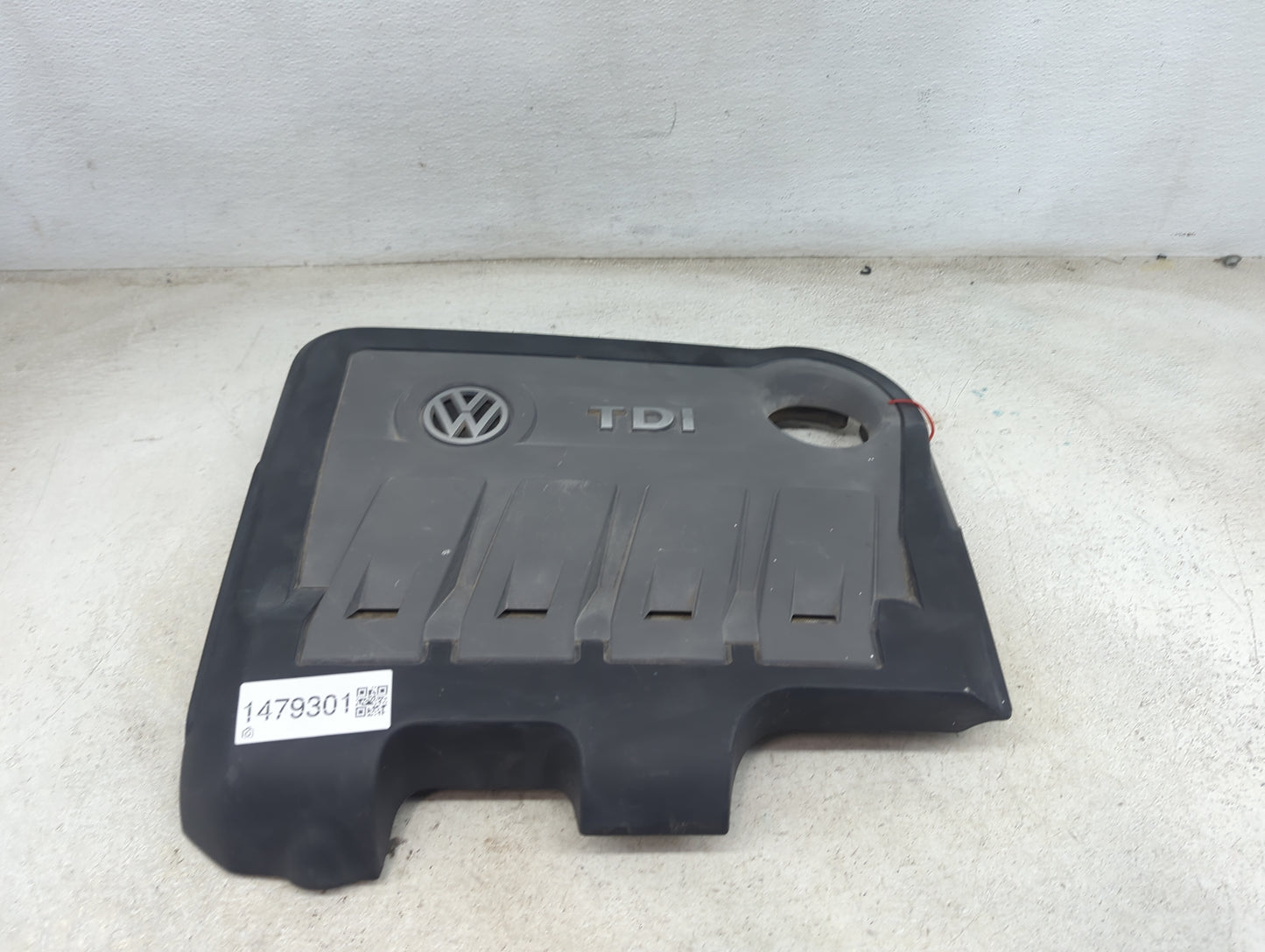 2012 Volkswagen Passat Engine Cover Black - Oemusedautoparts1.com