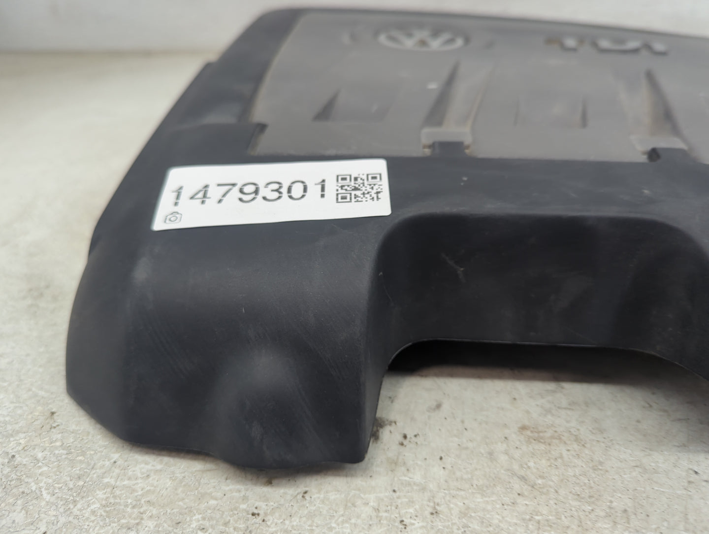 2012 Volkswagen Passat Engine Cover Black - Oemusedautoparts1.com