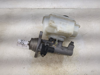 compare product Volkswagen Passat Brake Master Cylinder 1512569