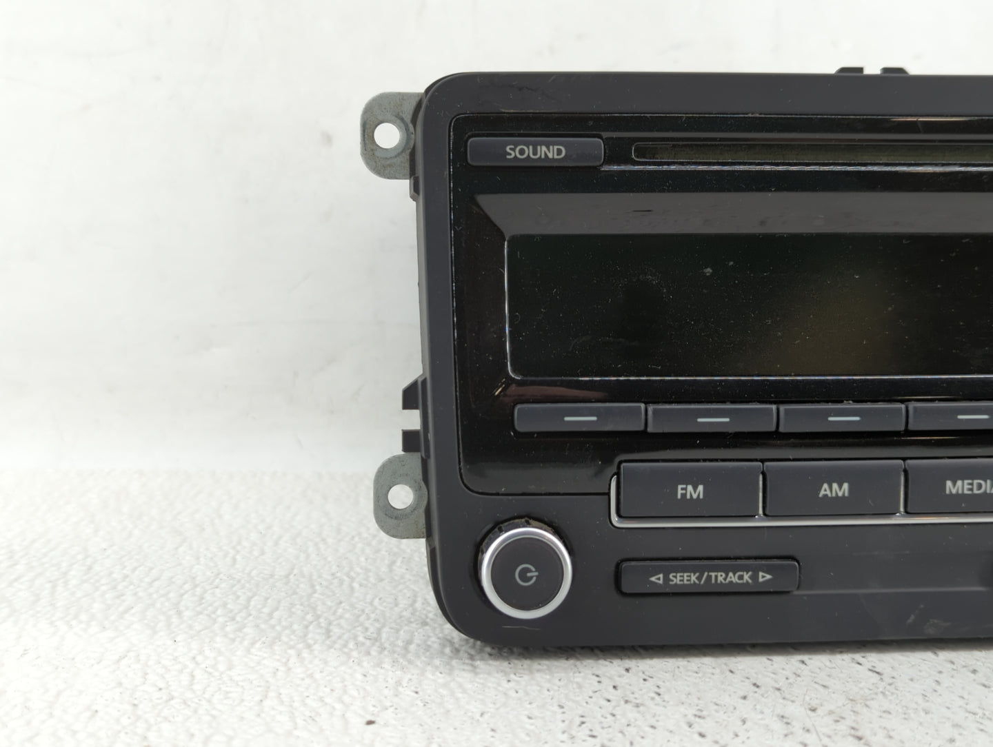 2012-2015 Volkswagen Passat Am Fm Cd Player Radio Receiver - Oemusedautoparts1.com