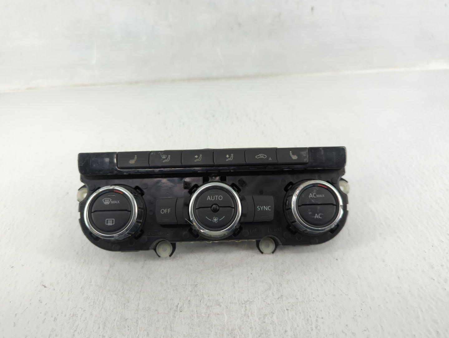 2012 Volkswagen Passat Climate Control Module Temperature AC/Heater Replacement P/N:561 907 044D Fits OEM Used Auto Parts - 