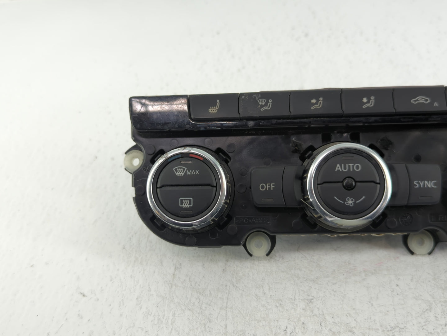 2012 Volkswagen Passat Climate Control Module Temperature AC/Heater Replacement P/N:561 907 044D Fits OEM Used Auto Parts - 