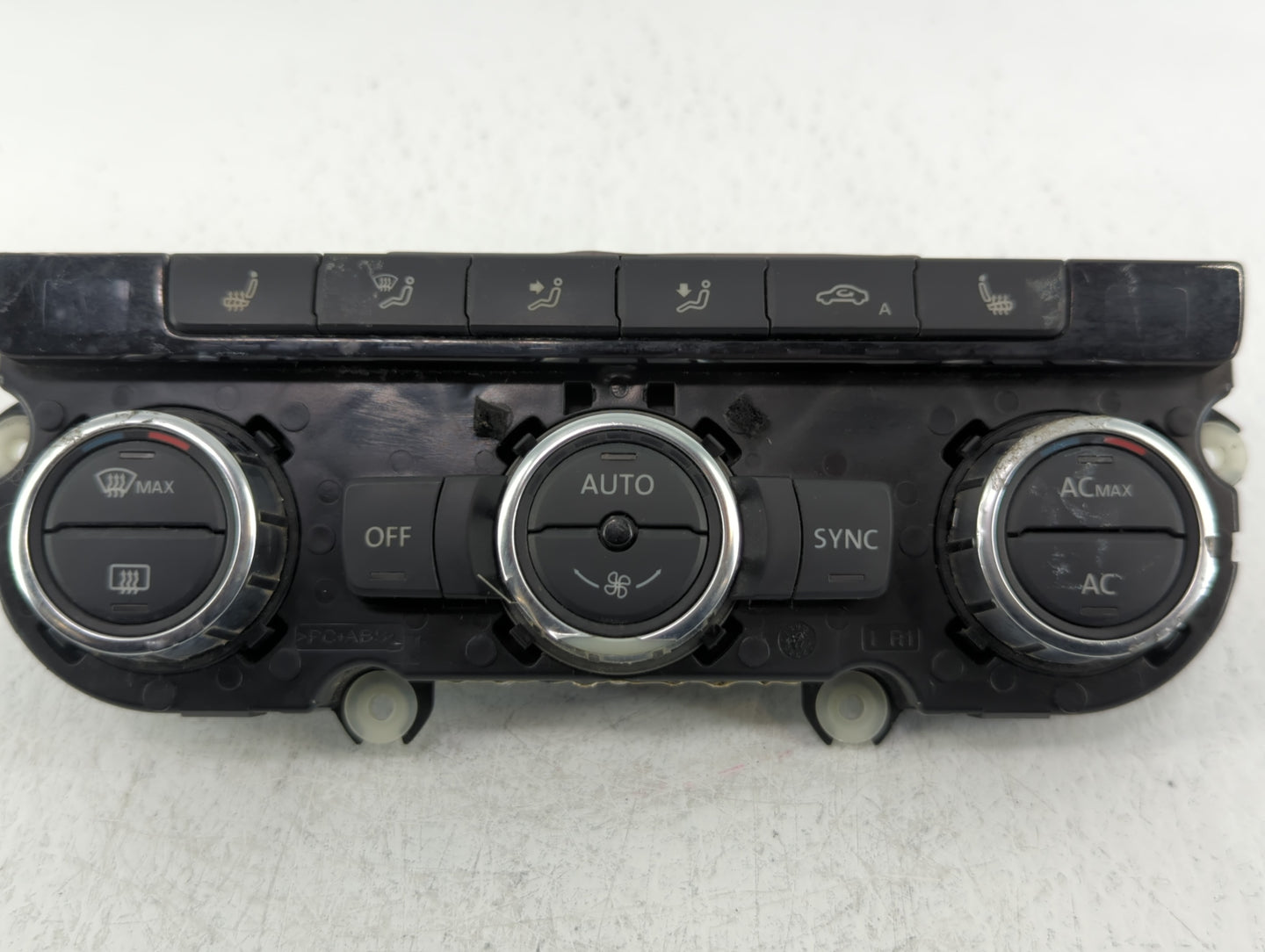 2012 Volkswagen Passat Climate Control Module Temperature AC/Heater Replacement P/N:561 907 044D Fits OEM Used Auto Parts - 