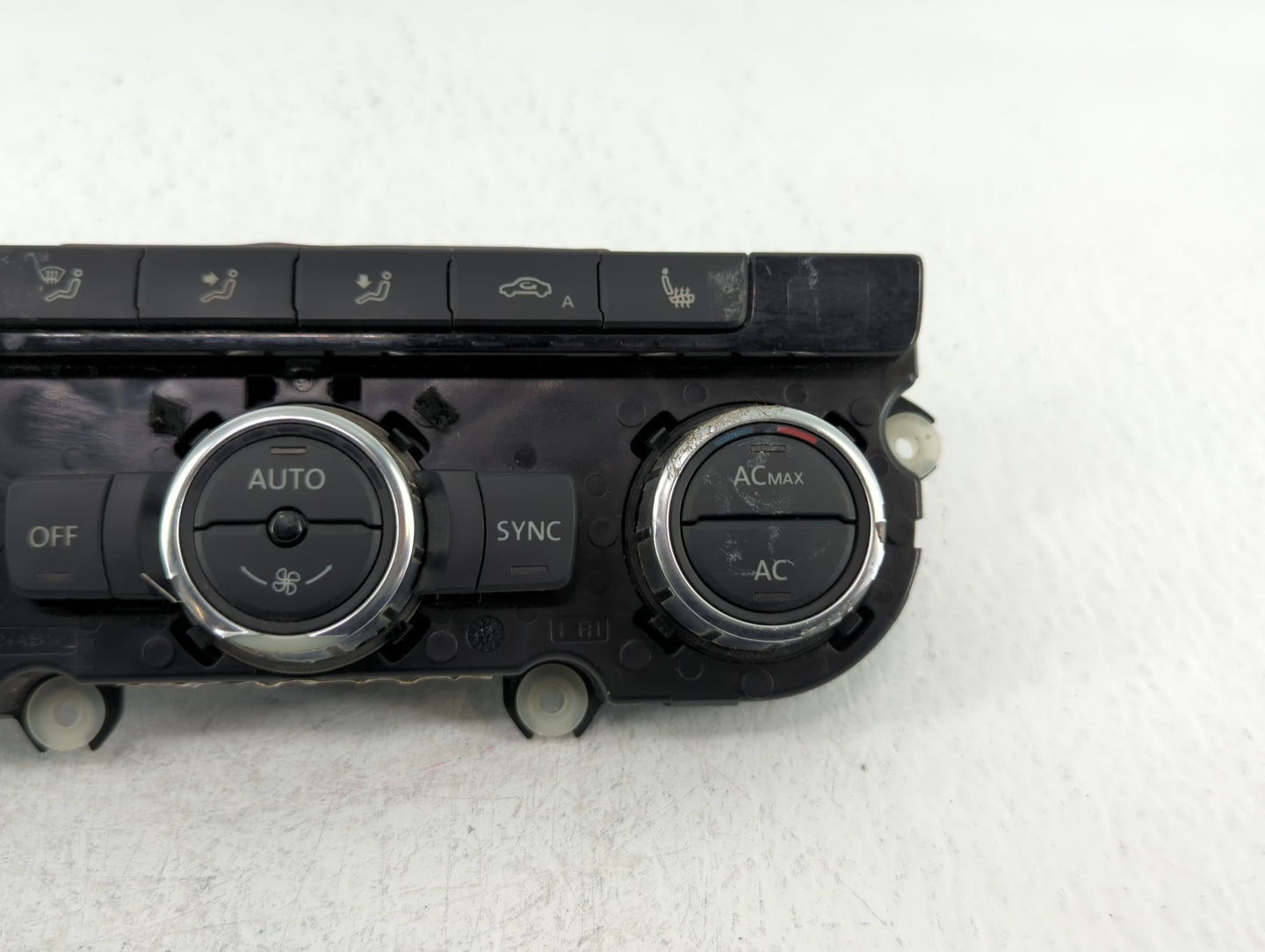 2012 Volkswagen Passat Climate Control Module Temperature AC/Heater Replacement P/N:561 907 044D Fits OEM Used Auto Parts - 