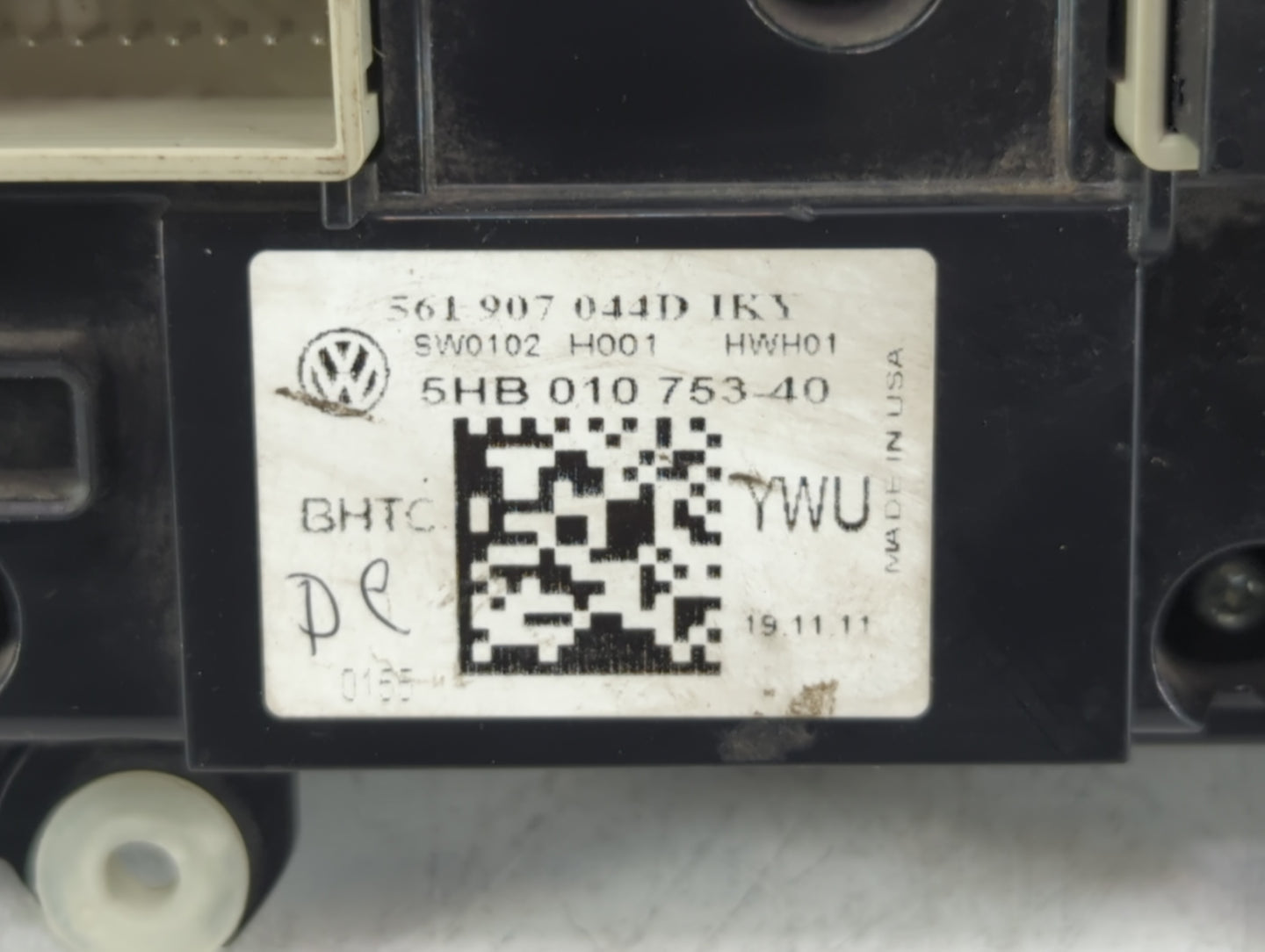 2012 Volkswagen Passat Climate Control Module Temperature AC/Heater Replacement P/N:561 907 044D Fits OEM Used Auto Parts - 