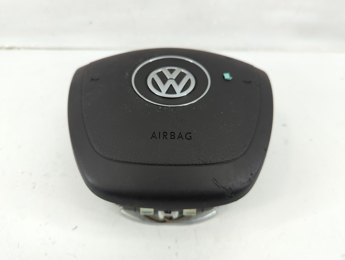 2011-2014 Volkswagen Routan Air Bag Driver Left Steering Wheel Mounted Fits Fits 2011 2012 2013 2014 OEM Used Auto Parts - O