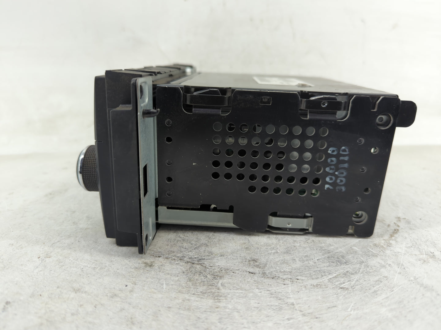 2012-2014 Volkswagen Routan Radio AM FM Cd Player Receiver Replacement P/N:P05091199AB Fits Fits 2012 2013 2014 OEM Used Aut
