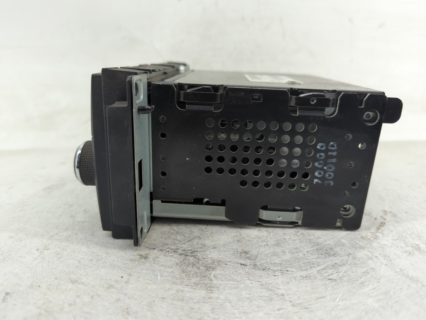 2012-2014 Volkswagen Routan Radio AM FM Cd Player Receiver Replacement P/N:P05091199AB Fits Fits 2012 2013 2014 OEM Used Aut