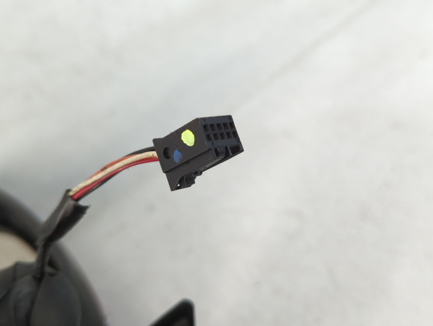 2009-2014 Volkswagen Routan Driver Side View Mirror - Left Door Mirror OEM Used - Oemusedautoparts1.com