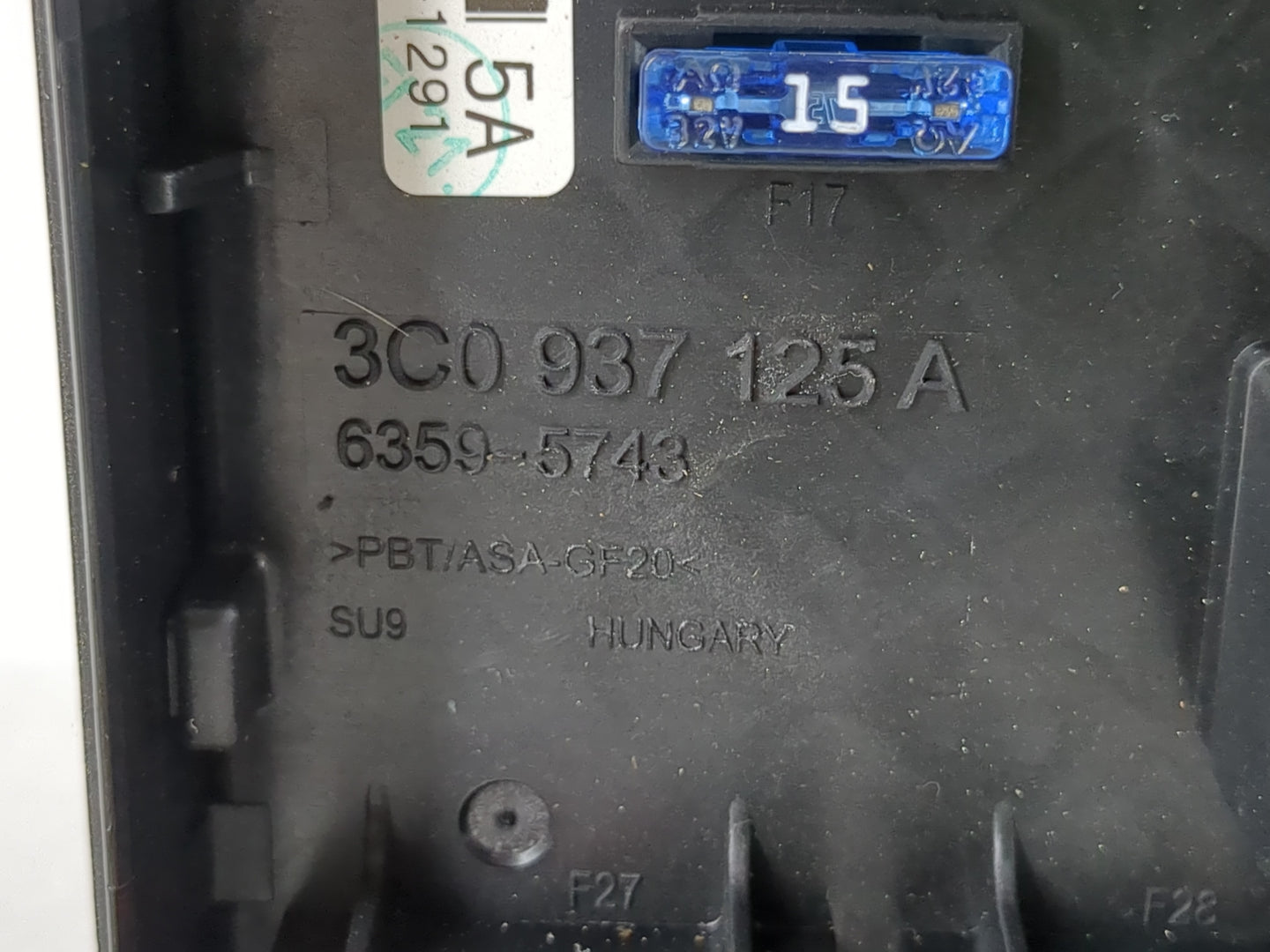 2012-2018 Volkswagen Tiguan Fusebox Fuse Box Panel Relay Module P/N:3C0 937 125 A Fits OEM Used Auto Parts - Oemusedautopart