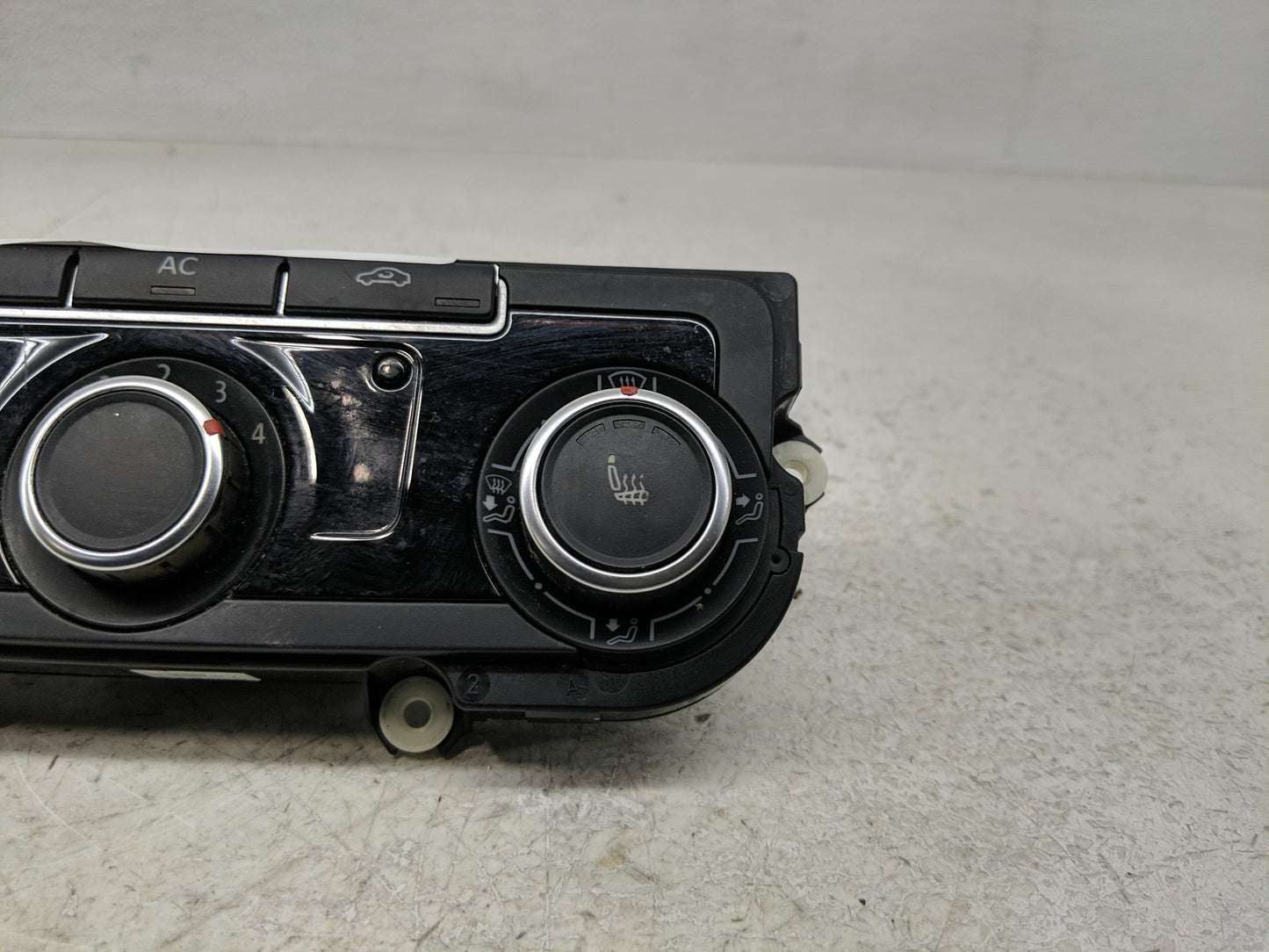 2012 Volkswagen Tiguan Climate Control Module Temperature AC/Heater Replacement P/N:5HB 009 751 Fits OEM Used Auto Parts - O