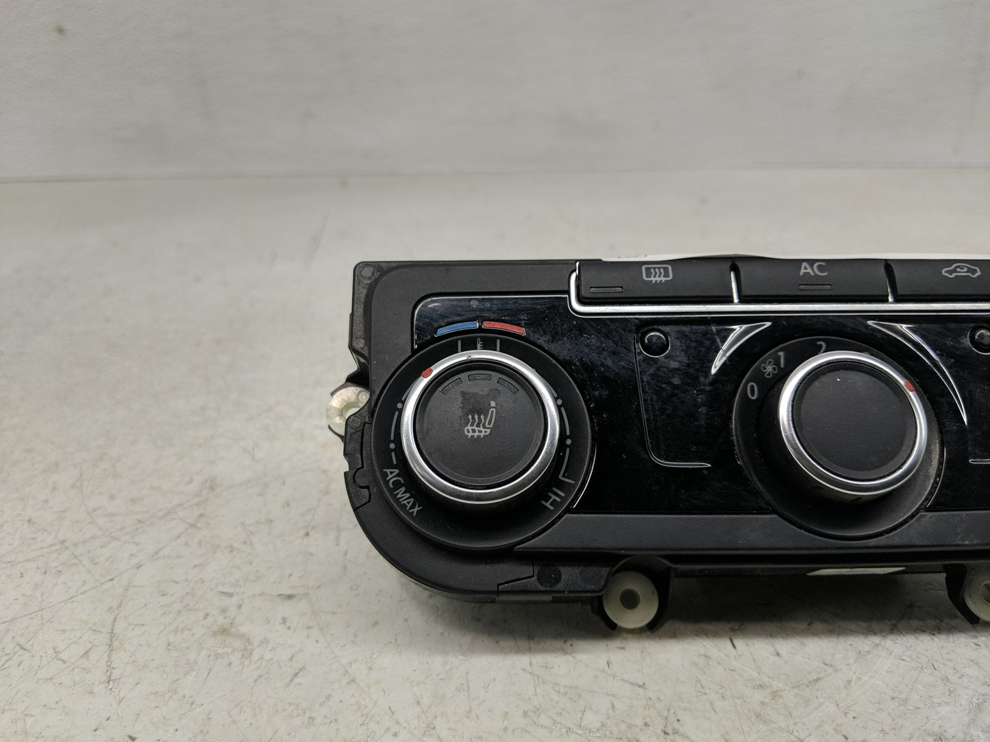 2012 Volkswagen Tiguan Climate Control Module Temperature AC/Heater Replacement P/N:5HB 009 751 Fits OEM Used Auto Parts - O
