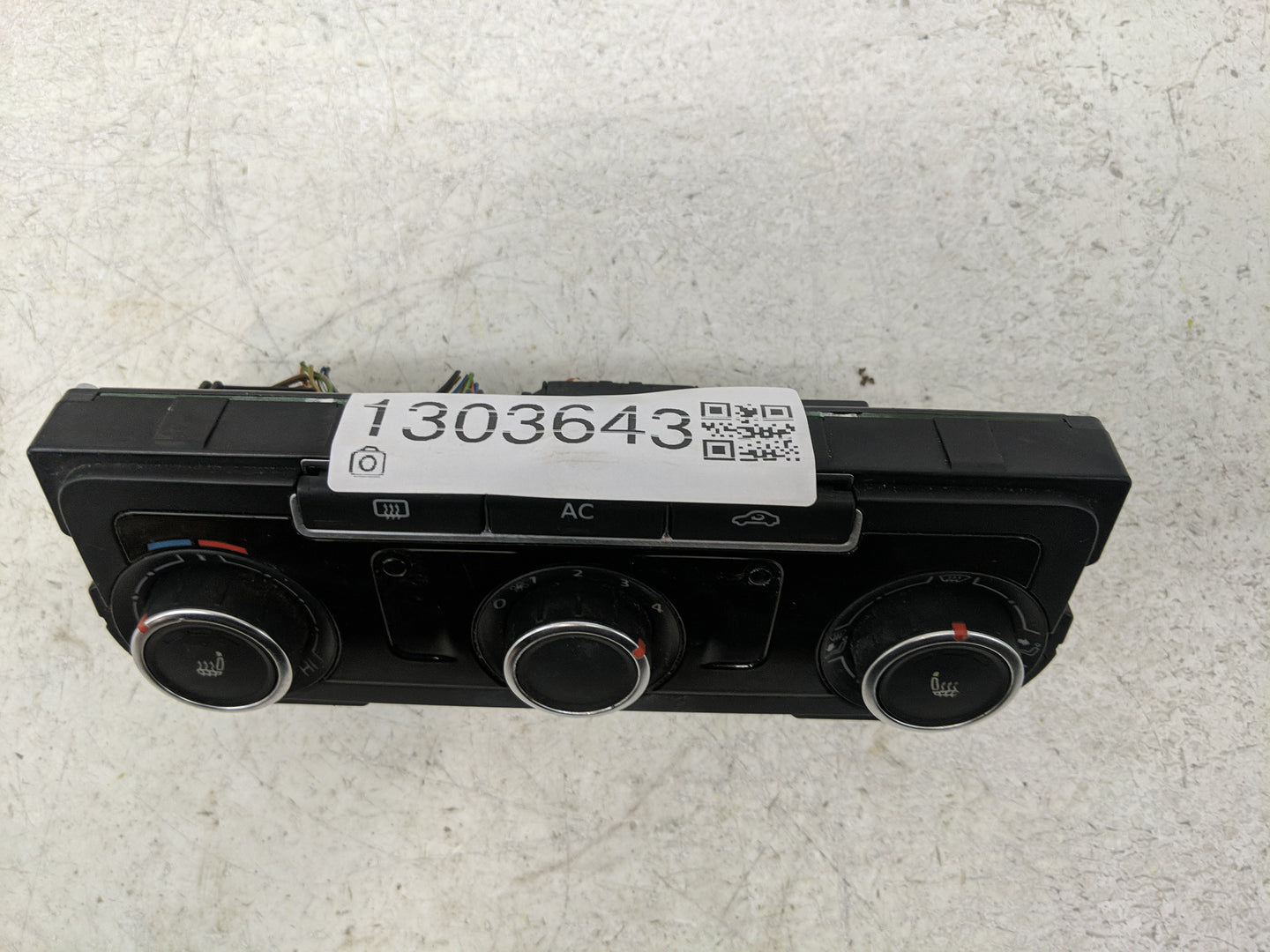 2012 Volkswagen Tiguan Climate Control Module Temperature AC/Heater Replacement P/N:5HB 009 751 Fits OEM Used Auto Parts - O
